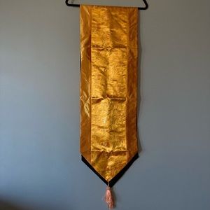 NWOT Asian Inspired Table Runner & Placemats Gold Black Satin Tassel.